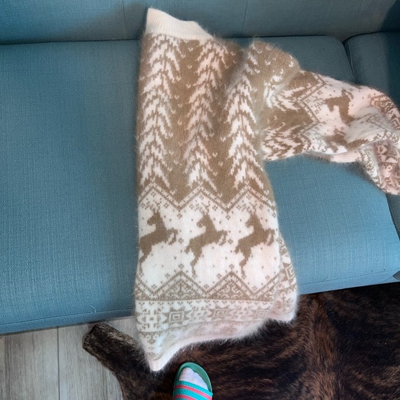 Women’s soft holiday sweater - Picture 3 of 4